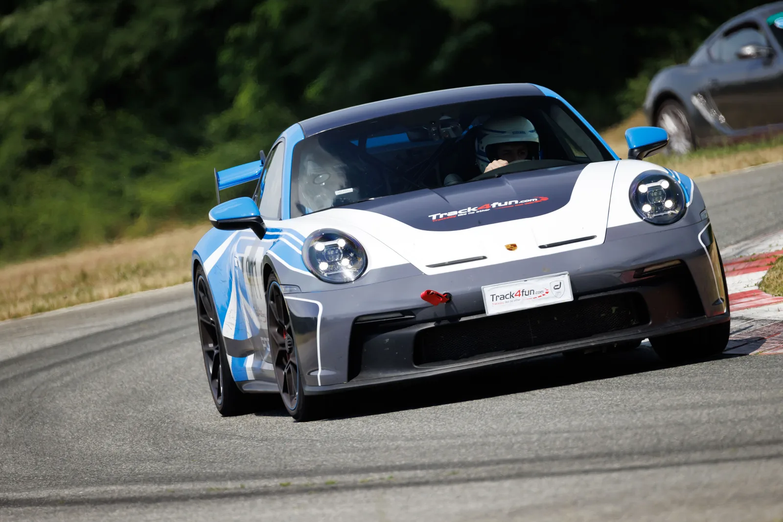 Porsche 992 GT3 vista frontale in pista
