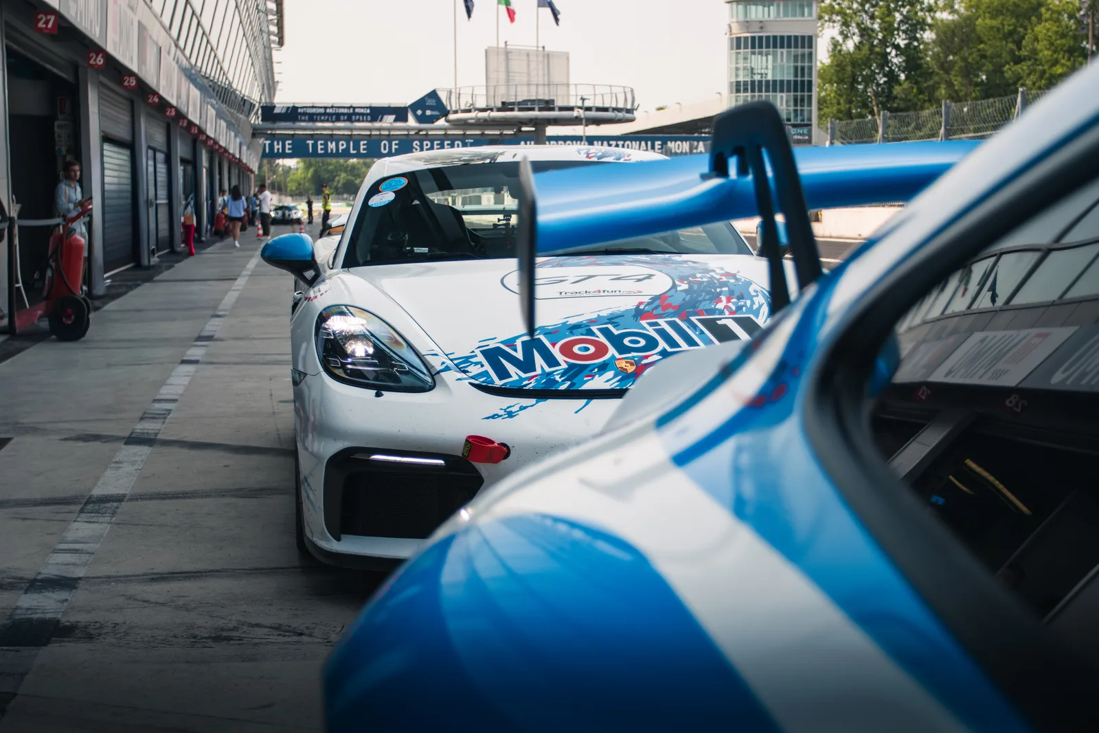 Porsche 718 GT4 in Pit-Lane a Monza
