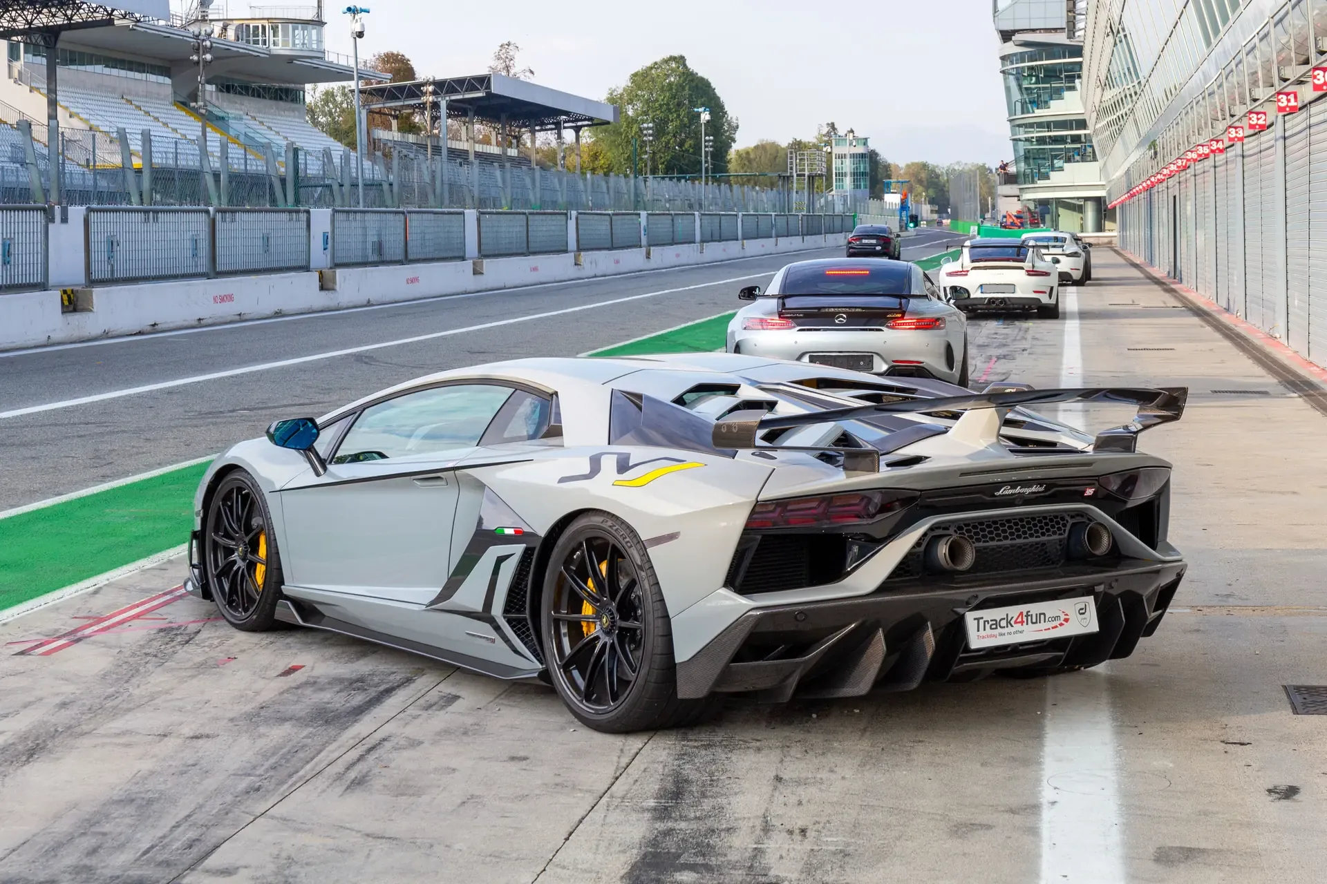 Vetture in Pit-Lane durante un Trackday Track4fun